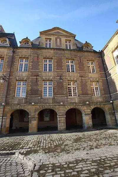Foto de Edificio - NEUVENS Francis - © Creative Commons (https://creativecommons.org/licenses/by-sa/4.0/deed.fr)
