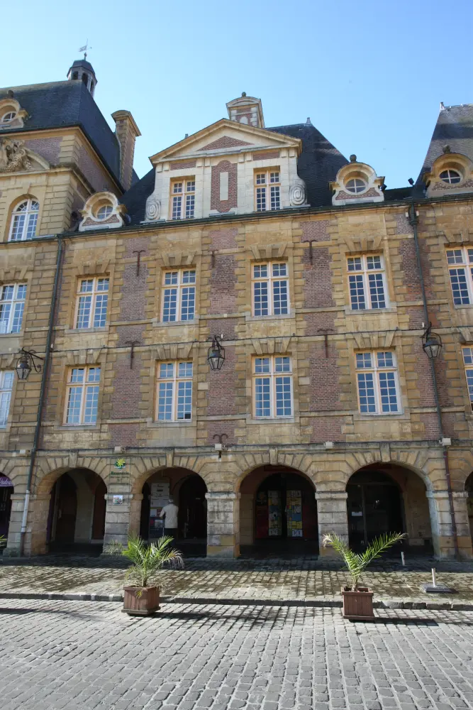 Foto de Edificio - Sous licence Creative Commons (https://creativecommons.org/licenses/by-sa/4.0/deed.fr) - Par NEUVENS Francis - © Creative Commons (https://creativecommons.org/licenses/by-sa/4.0/deed.fr)