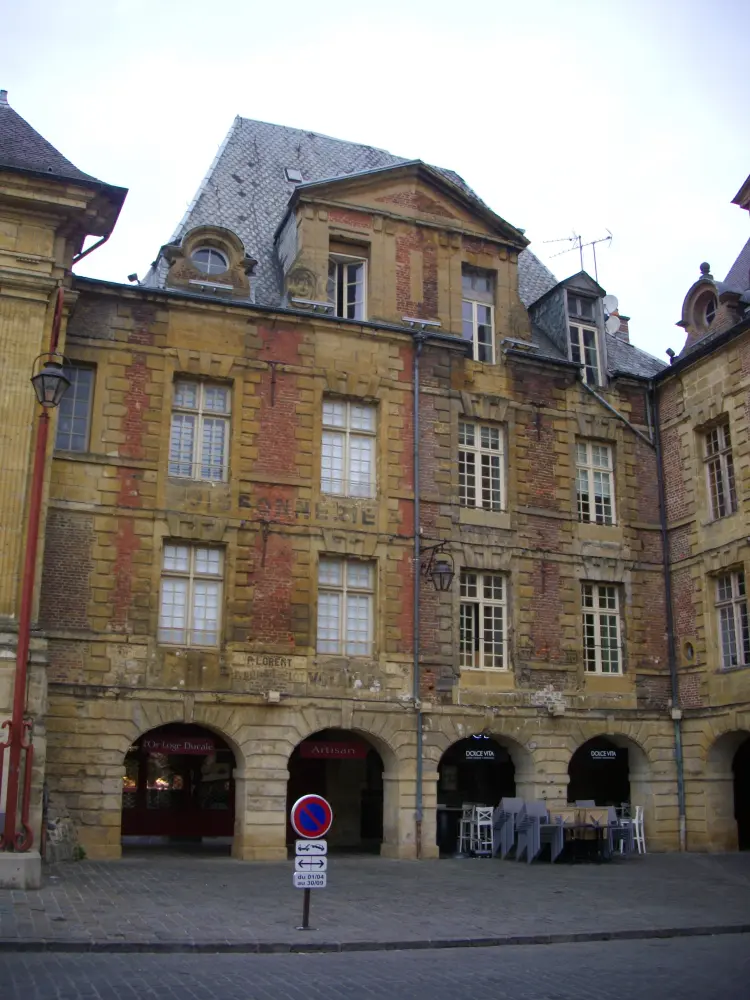Foto de Edificio - Sous licence Creative Commons (https://creativecommons.org/licenses/by-sa/4.0/deed.fr) - Par Fab5669 - © Creative Commons (https://creativecommons.org/licenses/by-sa/4.0/deed.fr)