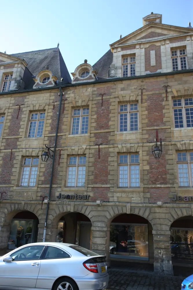 Foto de Edificio - Sous licence Creative Commons (https://creativecommons.org/licenses/by-sa/4.0/deed.fr) - Par Rotatebot - © Creative Commons (https://creativecommons.org/licenses/by-sa/4.0/deed.fr)