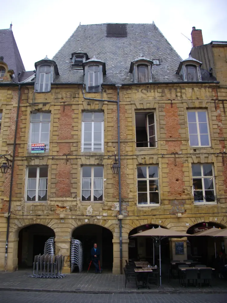 Foto de Edificio - Sous licence Creative Commons (https://creativecommons.org/licenses/by-sa/4.0/deed.fr) - Par Fab5669 - © Creative Commons (https://creativecommons.org/licenses/by-sa/4.0/deed.fr)