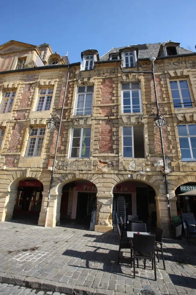 Foto de Edificio - Sous licence Creative Commons (https://creativecommons.org/licenses/by-sa/4.0/deed.fr) - Par Rotatebot - © Creative Commons (https://creativecommons.org/licenses/by-sa/4.0/deed.fr)