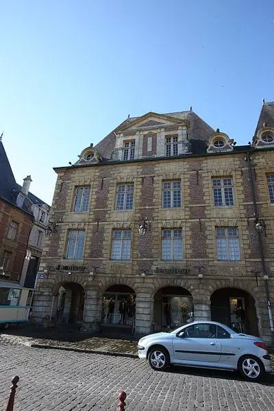 Foto de Edificio - NEUVENS Francis - © Creative Commons (https://creativecommons.org/licenses/by-sa/4.0/deed.fr)