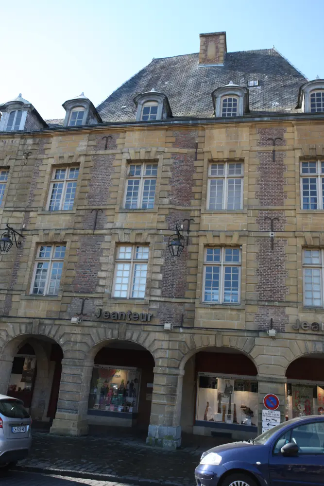 Foto de Edificio - Sous licence Creative Commons (https://creativecommons.org/licenses/by-sa/4.0/deed.fr) - Par NEUVENS Francis - © Creative Commons (https://creativecommons.org/licenses/by-sa/4.0/deed.fr)