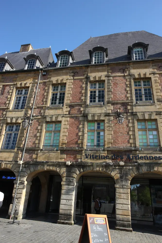 Foto di Edificio - Sous licence Creative Commons (https://creativecommons.org/licenses/by-sa/4.0/deed.fr) - Par Rotatebot - © Creative Commons (https://creativecommons.org/licenses/by-sa/4.0/deed.fr)