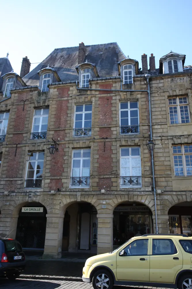 Foto de Edificio - Sous licence Creative Commons (https://creativecommons.org/licenses/by-sa/4.0/deed.fr) - Par Rotatebot - © Creative Commons (https://creativecommons.org/licenses/by-sa/4.0/deed.fr)