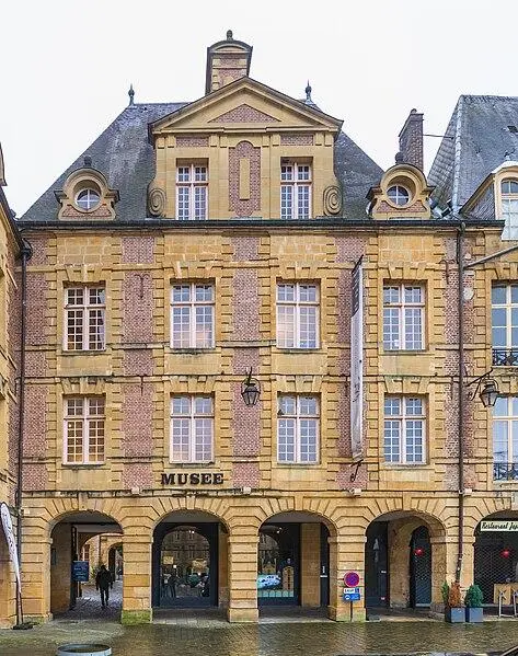 Foto de Edificio - Raimond Spekking Descriptionphotographe, wikimédie - © Creative Commons (https://creativecommons.org/licenses/by-sa/4.0/deed.fr)