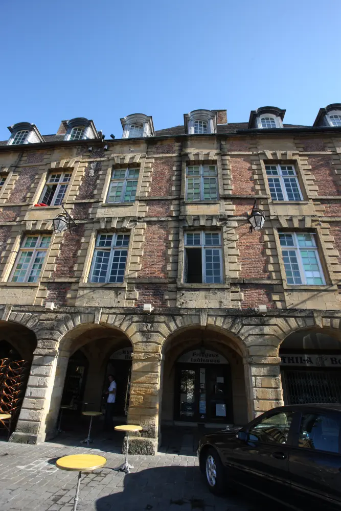 Foto de Edificio - Sous licence Creative Commons (https://creativecommons.org/licenses/by-sa/4.0/deed.fr) - Par Rotatebot - © Creative Commons (https://creativecommons.org/licenses/by-sa/4.0/deed.fr)