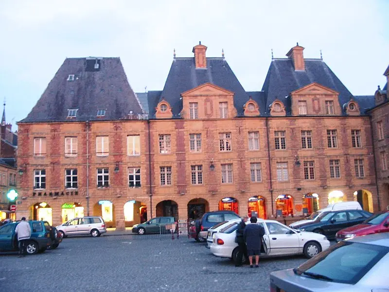Foto de Edificio - Donar Reiskoffer - © Creative Commons (https://creativecommons.org/licenses/by-sa/4.0/deed.fr)