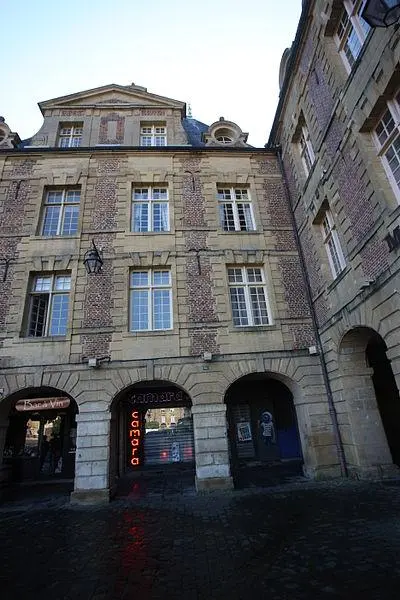 Foto de Edificio - NEUVENS Francis - © Creative Commons (https://creativecommons.org/licenses/by-sa/4.0/deed.fr)