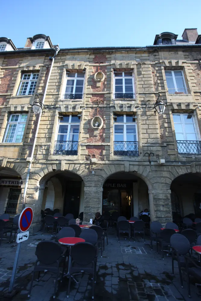 Foto de Edificio - Sous licence Creative Commons (https://creativecommons.org/licenses/by-sa/4.0/deed.fr) - Par Rotatebot - © Creative Commons (https://creativecommons.org/licenses/by-sa/4.0/deed.fr)