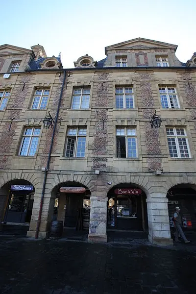 Foto de Edificio - NEUVENS Francis - © Creative Commons (https://creativecommons.org/licenses/by-sa/4.0/deed.fr)