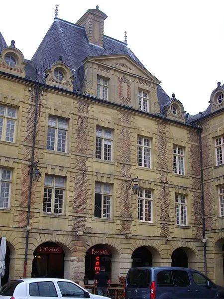 Foto de Edificio - Fab5669 - © Creative Commons (https://creativecommons.org/licenses/by-sa/4.0/deed.fr)