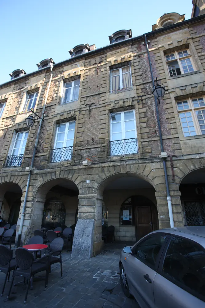 Foto de Edificio - Sous licence Creative Commons (https://creativecommons.org/licenses/by-sa/4.0/deed.fr) - Par Rotatebot - © Creative Commons (https://creativecommons.org/licenses/by-sa/4.0/deed.fr)
