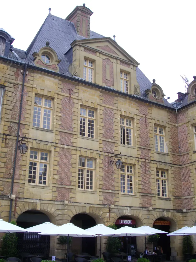 Foto de Edificio - Sous licence Creative Commons (https://creativecommons.org/licenses/by-sa/4.0/deed.fr) - Par Fab5669 - © Creative Commons (https://creativecommons.org/licenses/by-sa/4.0/deed.fr)