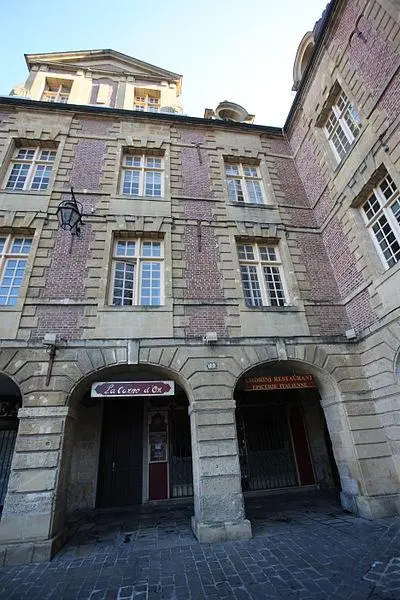 Foto de Edificio - NEUVENS Francis - © Creative Commons (https://creativecommons.org/licenses/by-sa/4.0/deed.fr)