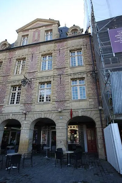 Foto de Edificio - NEUVENS Francis - © Creative Commons (https://creativecommons.org/licenses/by-sa/4.0/deed.fr)