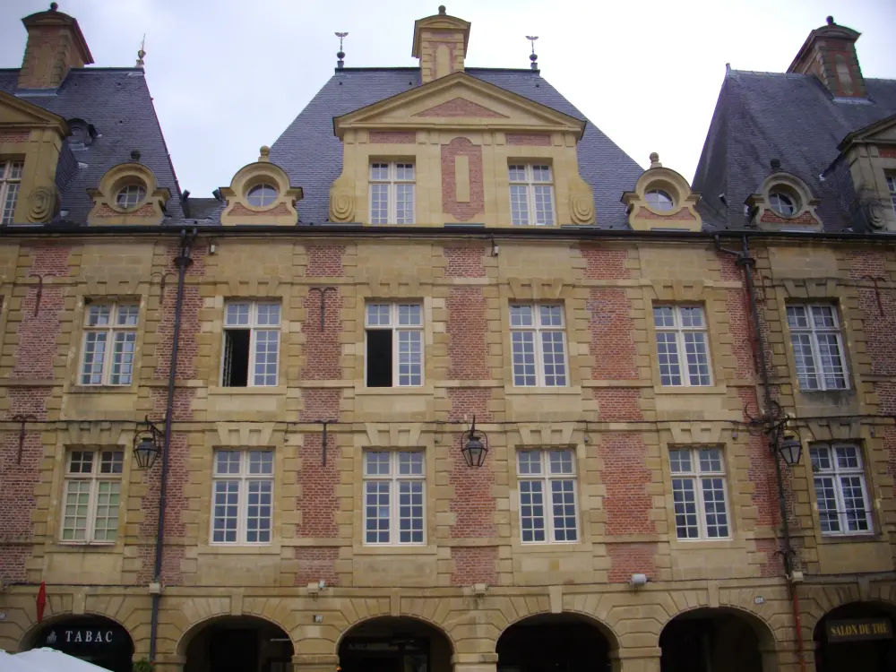 Foto di Edificio - Sous licence Creative Commons (https://creativecommons.org/licenses/by-sa/4.0/deed.fr) - Par Fab5669 - © Creative Commons (https://creativecommons.org/licenses/by-sa/4.0/deed.fr)