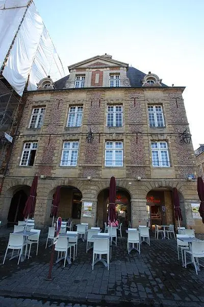 Foto de Edificio - NEUVENS Francis - © Creative Commons (https://creativecommons.org/licenses/by-sa/4.0/deed.fr)