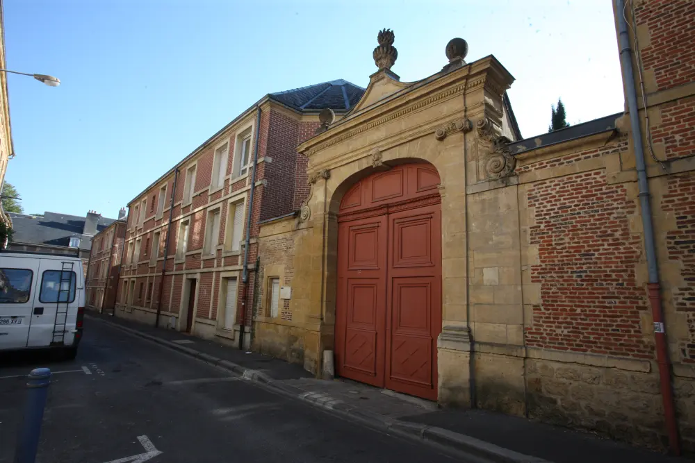 Foto de Edificio - Sous licence Creative Commons (https://creativecommons.org/licenses/by-sa/4.0/deed.fr) - Par NEUVENS Francis - © Creative Commons (https://creativecommons.org/licenses/by-sa/4.0/deed.fr)