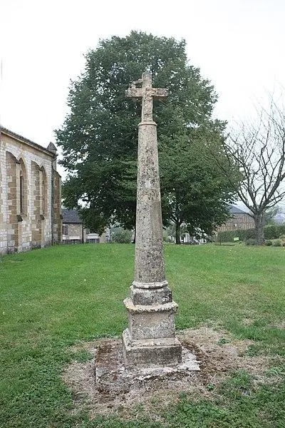 Foto de Calvario, en la mediana, frente a la Iglesia de Notre-Dame-de-L'Assomption - NEUVENS Francis - © Creative Commons (https://creativecommons.org/licenses/by-sa/4.0/deed.fr)