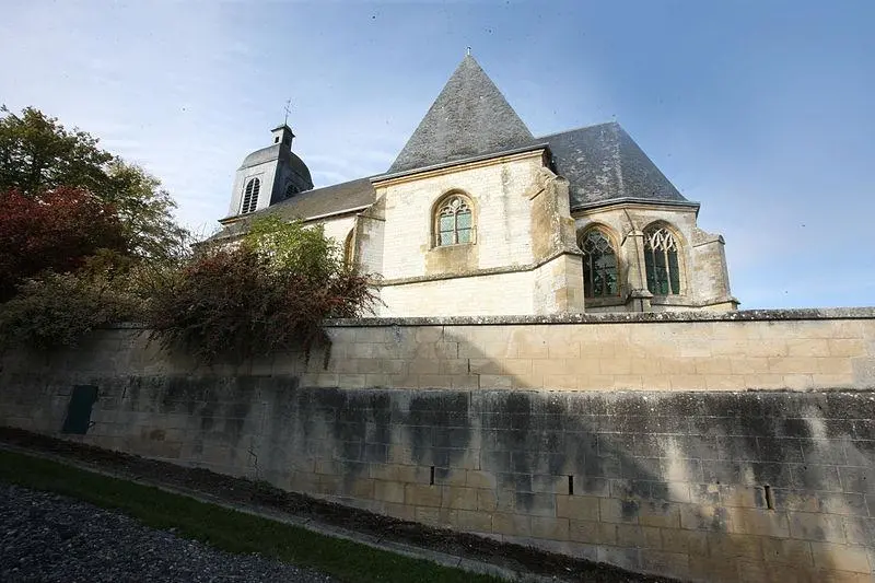 Foto de Cementerio en desuso que rodea la iglesia - NEUVENS Francis - © Creative Commons (https://creativecommons.org/licenses/by-sa/4.0/deed.fr)