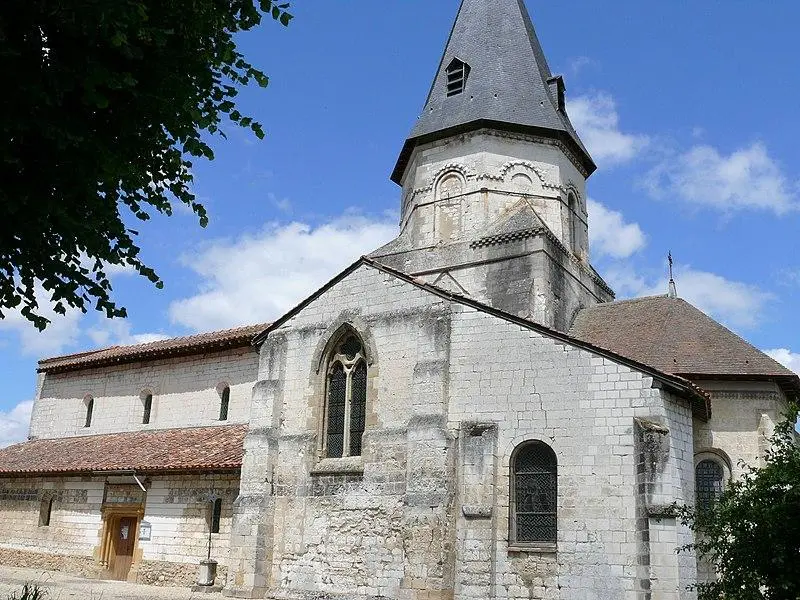 Foto von Saint-Pierre-de-Coulmiers Kirche - MOSSOT - © Creative Commons (https://creativecommons.org/licenses/by-sa/4.0/deed.fr)