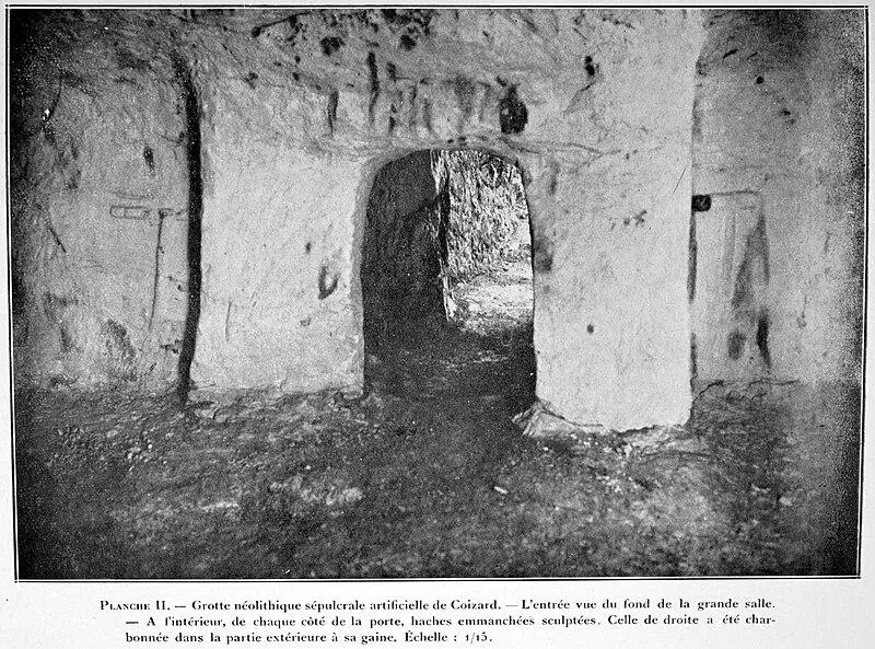 Foto de Terreno prehistórico y cuevas - G.Garitan - © Creative Commons (https://creativecommons.org/licenses/by-sa/4.0/deed.fr)