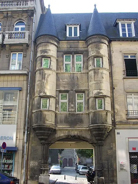 Foto de Edificio - Fab5669 - © Creative Commons (https://creativecommons.org/licenses/by-sa/4.0/deed.fr)