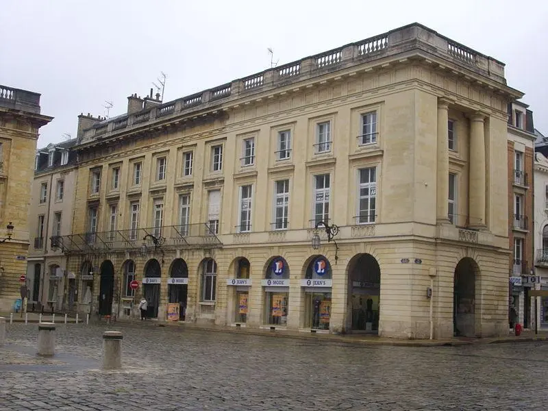 Foto de Edificio - Fab5669 - © Creative Commons (https://creativecommons.org/licenses/by-sa/4.0/deed.fr)