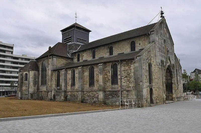 Foto von Gigny Church - Prosopee - © Creative Commons (https://creativecommons.org/licenses/by-sa/4.0/deed.fr)