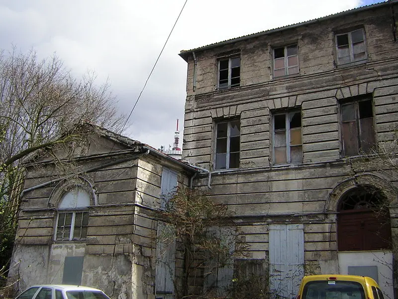 Foto di Hotel manuale (vecchio) - Parisette (talk ·contribs) - © Creative Commons (https://creativecommons.org/licenses/by-sa/4.0/deed.fr)