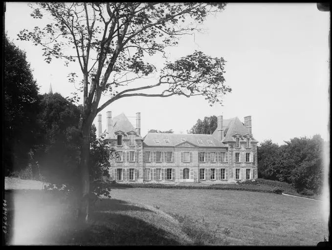 Foto de Castillo - POP Plateforme Ouverte du Patrimoine / Base Mérimée - © Ministère de la Culture (France), Médiathèque du patrimoine et de la photographie, diffusion GrandPalaisRmn Photo