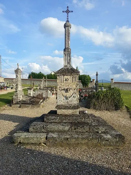 Foto von Friedhofskreuz - JeanBono - © Creative Commons (https://creativecommons.org/licenses/by-sa/4.0/deed.fr)