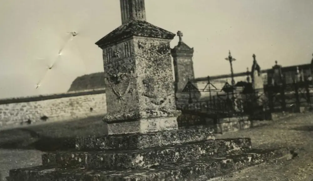 Foto von Friedhofskreuz - POP Plateforme Ouverte du Patrimoine / Base Mérimée - © Ministère de la Culture (France), Médiathèque du patrimoine et de la photographie, tous droits réservés