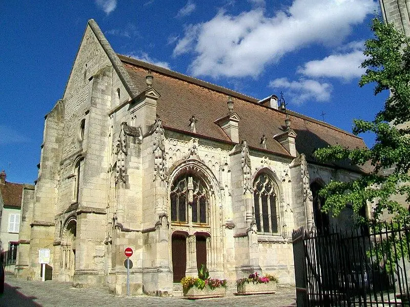Foto von Saint-Justin Church und Saint-Rieul Tower, der als Glockenturm dient - P.poschadel - © Creative Commons (https://creativecommons.org/licenses/by-sa/4.0/deed.fr)
