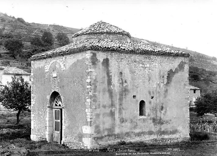 Foto di Battistery dice il pantheon (cappella circolare) - Séraphin-Médéric Mieusement (1840–1905) Autres nom - © Creative Commons (https://creativecommons.org/licenses/by-sa/4.0/deed.fr)