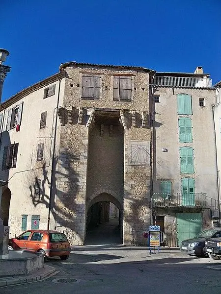 Foto di Porte (due vecchi): porta di Ayguières e Saint-Sebastien Gate - Véronique PAGNIER - © Creative Commons (https://creativecommons.org/licenses/by-sa/4.0/deed.fr)