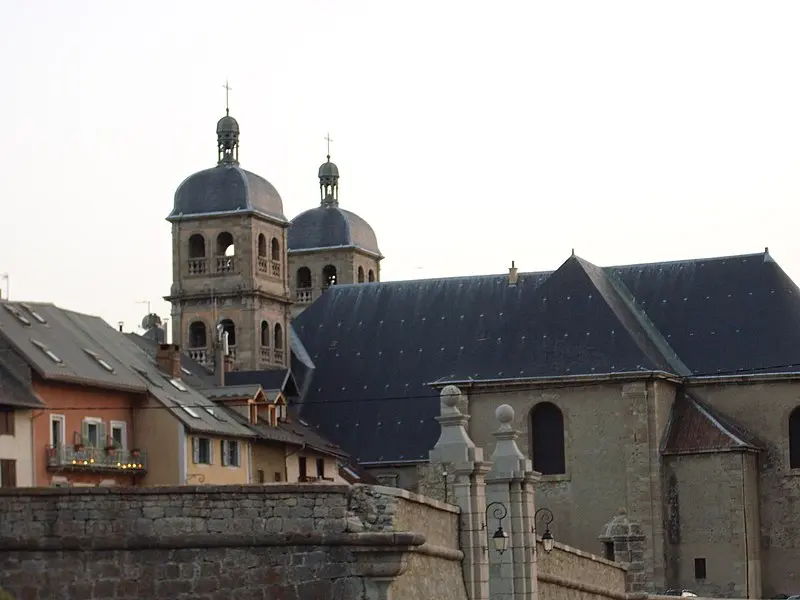 Foto von Notre-Dame Parish Church, Saint-Nicolas (Old Collegiate Church) - Alessio Sbarbaro - © Creative Commons (https://creativecommons.org/licenses/by-sa/4.0/deed.fr)