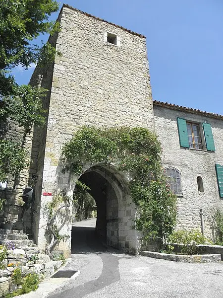 Foto di Ramparts (vecchio) - ROCHAT PATRICE - © Creative Commons (https://creativecommons.org/licenses/by-sa/4.0/deed.fr)