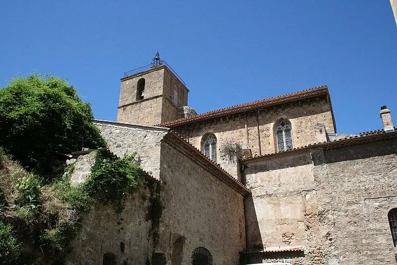 Foto di Notre-Dame Collegiate Church anche la cosiddetta Saint-Marcel collegiale - Rvalette - © Creative Commons (https://creativecommons.org/licenses/by-sa/4.0/deed.fr)