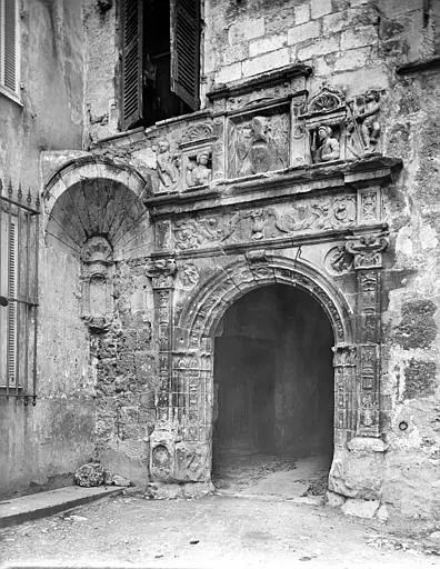 Foto di Casa conosciuta come il Marchese de Pontevès - POP Plateforme Ouverte du Patrimoine / Base Mérimée - © Ministère de la Culture (France), Médiathèque du patrimoine et de la photographie, diffusion RMN-GP