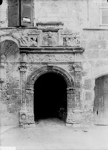 Foto di Casa conosciuta come il Marchese de Pontevès - POP Plateforme Ouverte du Patrimoine / Base Mérimée - © Ministère de la Culture (France), Médiathèque du patrimoine et de la photographie, diffusion RMN-GP