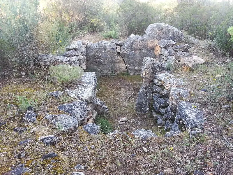 Foto di Dolmens N ° 1 e 2 di ADRETS - Dubosc Jean Marie - © Creative Commons (https://creativecommons.org/licenses/by-sa/4.0/deed.fr)