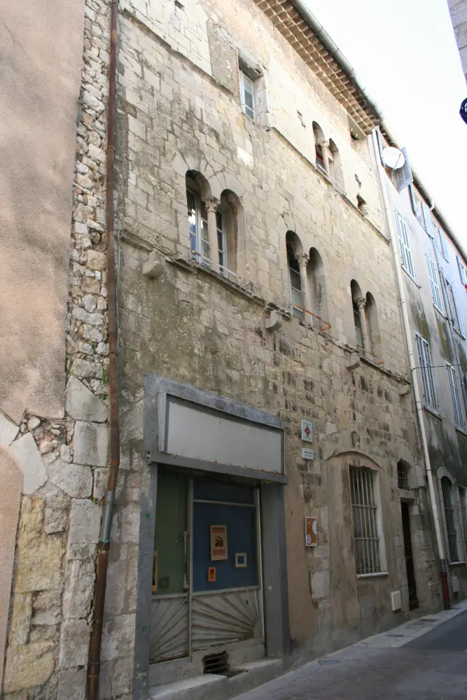Foto de Casa románica - Sous licence Creative Commons (https://creativecommons.org/licenses/by-sa/4.0/deed.fr) - Par Rvalette - © Creative Commons (https://creativecommons.org/licenses/by-sa/4.0/deed.fr)