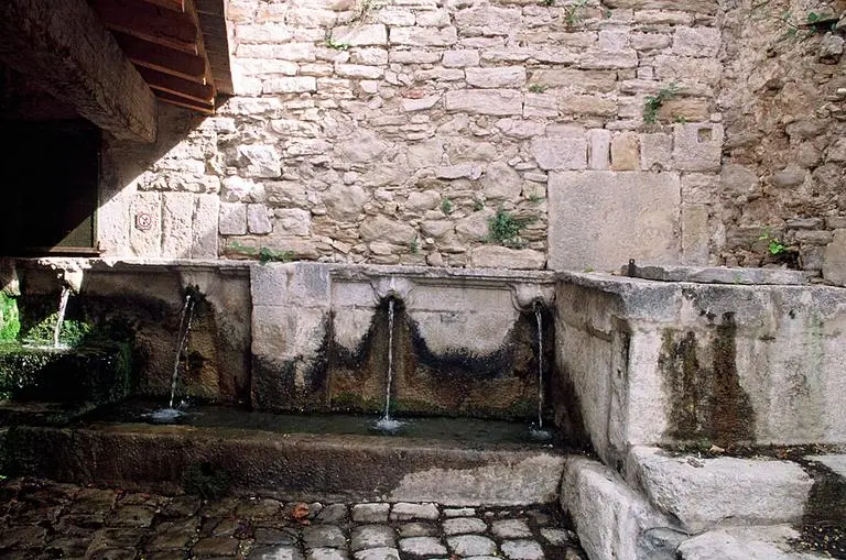 Foto di Fontaine Saint-Jean - POP Plateforme Ouverte du Patrimoine / Base Mérimée - © Monuments historiques