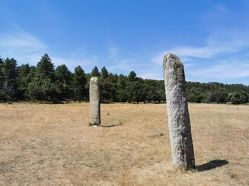 Foto de Los dos menhirs de la granja Lambert - Cryx thypex - © Creative Commons (https://creativecommons.org/licenses/by-sa/4.0/deed.fr)