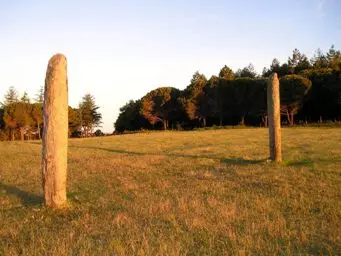 Foto de Los dos menhirs de la granja Lambert - Titou2005 - © Creative Commons (https://creativecommons.org/licenses/by-sa/4.0/deed.fr)