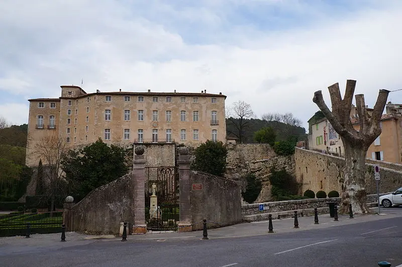 Foto di Castello - Paolo Schubert - © Creative Commons (https://creativecommons.org/licenses/by-sa/4.0/deed.fr)