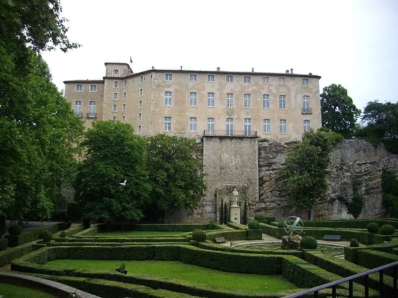 Foto di Castello - René Dinkel - © Creative Commons (https://creativecommons.org/licenses/by-sa/4.0/deed.fr)